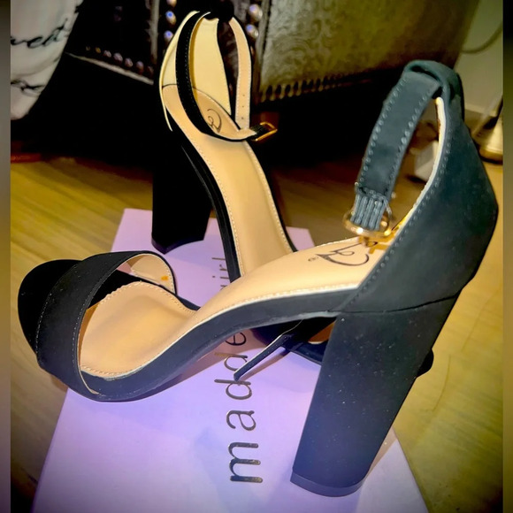 Shoes - Black heel sandals